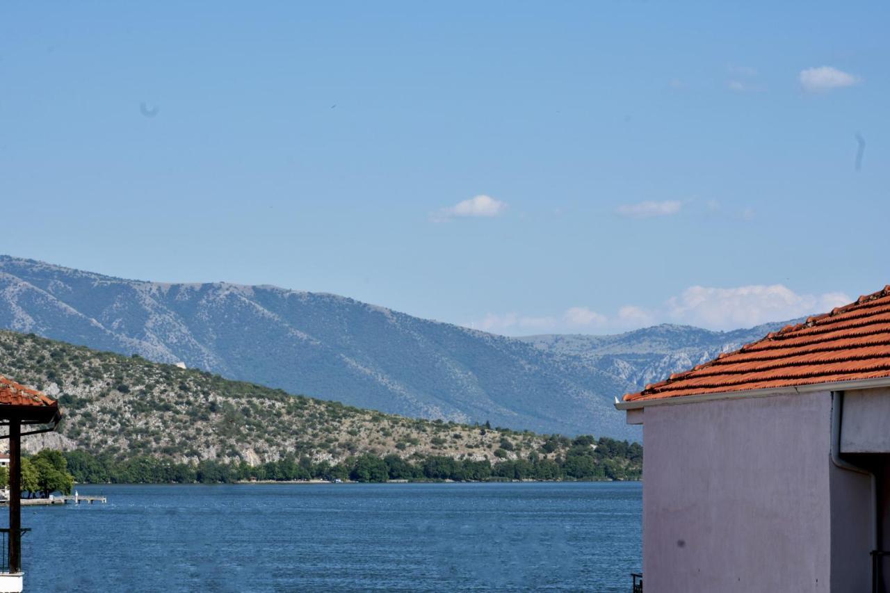 Κεντρικό Και Ευρύχωρο Οροφοδιαμέρισμα Kastoria Buitenkant foto